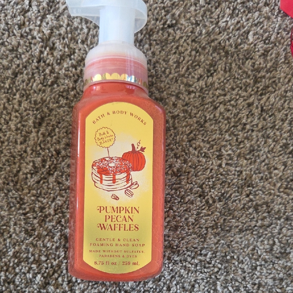 Bath & Body Works Pumpkin Pecan Waffles Foaming Hand Soap - Warm Orange